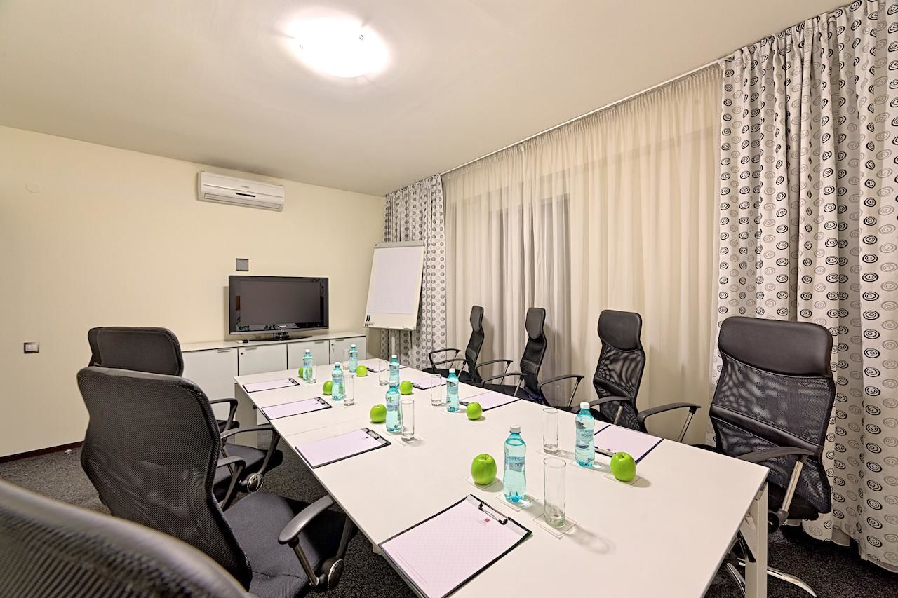 Отель Hotel Cubix Брашов-19