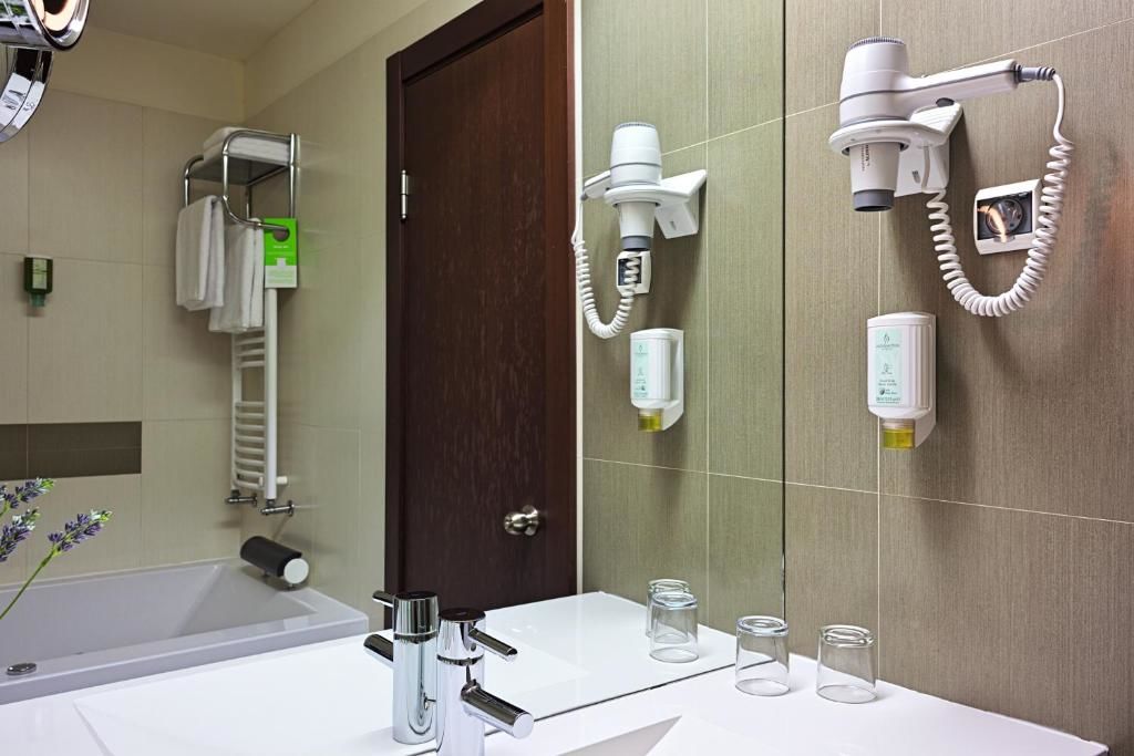 Отель Hotel Cubix Брашов