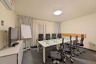 Отель Hotel Cubix Брашов-7