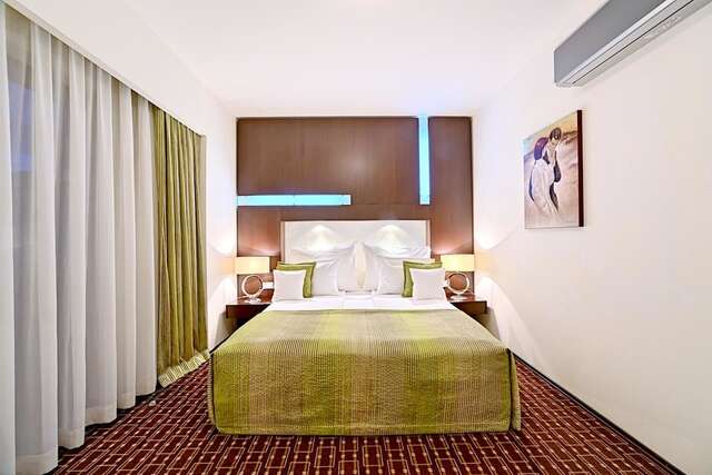 Отель Hotel Cubix Брашов-15