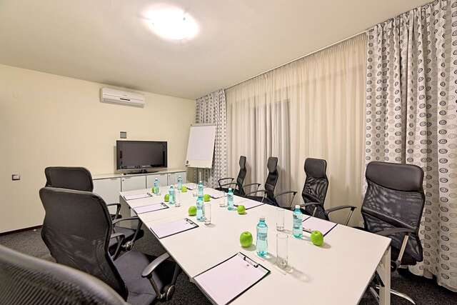 Отель Hotel Cubix Брашов-18