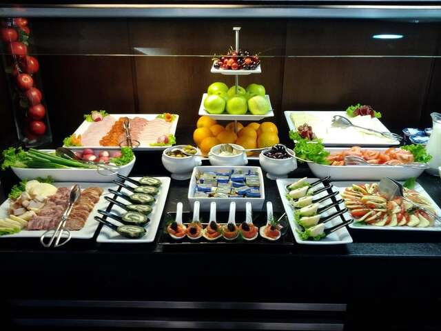 Отель Hotel Cubix Брашов-5