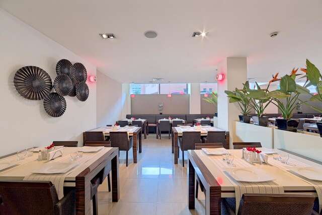 Отель Hotel Cubix Брашов-6